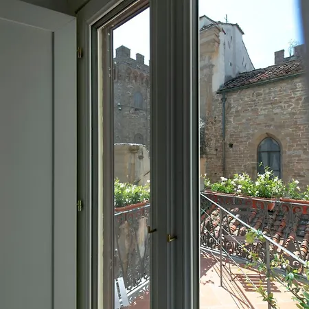 Konukevi Tornabuoni Place 4*
