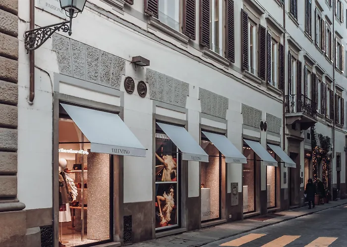 Konukevi Tornabuoni Place 4*
