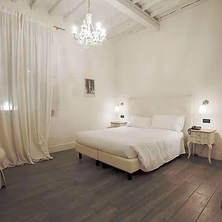 Tornabuoni Place 4*